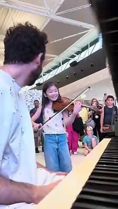 A 10-year old violin prodigy plays Vivaldi Summer with me and SHOCKS the who