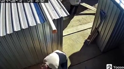 Vídeo mostra funcionário agredindo patrão com barra de ferro