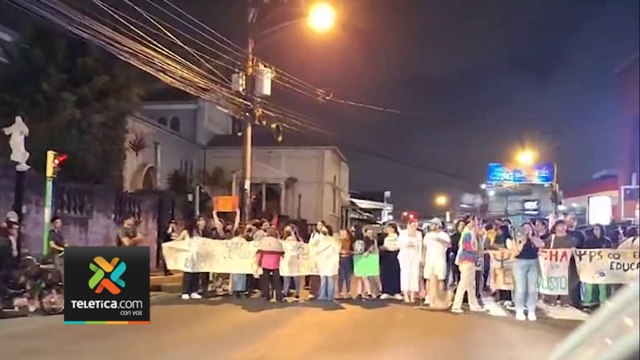 tn7-Estudiantes universitarios se lanzan a calles tras fallida negociación del FEES-160824