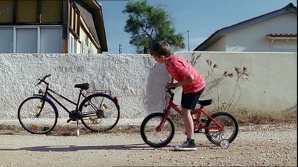 Πίσω από τις Γρίλιες (2009)