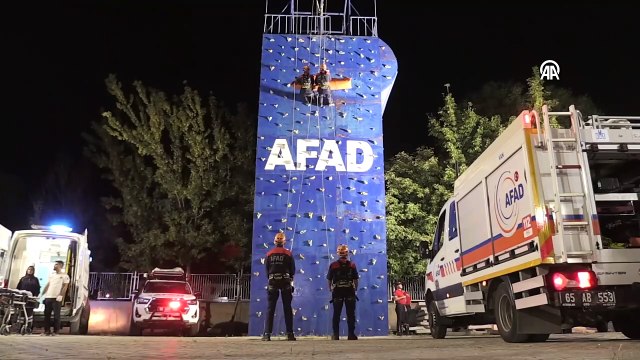 Marmara depreminde hayatını kaybedenler Van'da anıldı