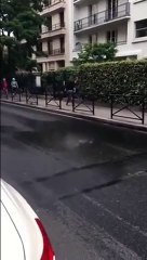 Il ne pleut qu'à un seul endroit sur cette route... Mysterieux