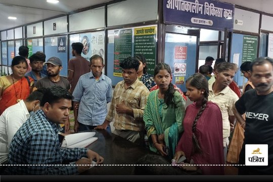Doctors Strike In CG: डॉक्टरों की हड़ताल से बंद हुई OPD सेवाएं, गार्ड बना रहे पर्ची, देखिए VIDEO