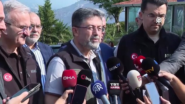 72 noktada orman yangını! Bakan Yumaklı son durumu açıkladı: 69 tanesi...