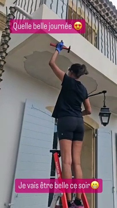 Malheureusement, la maman d'Alya a dû faire face à un accident survenu quelques heures avant la fête puisque de l'enduit se situant sous un balcon de terrasse s'est subitement effondré.Karine le Marchand, Instagram
