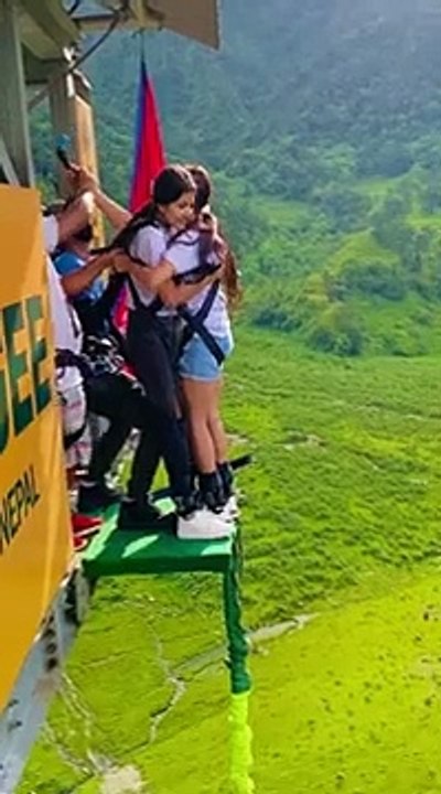 Bungee_jumping_Pokhara_Nepal(240p)