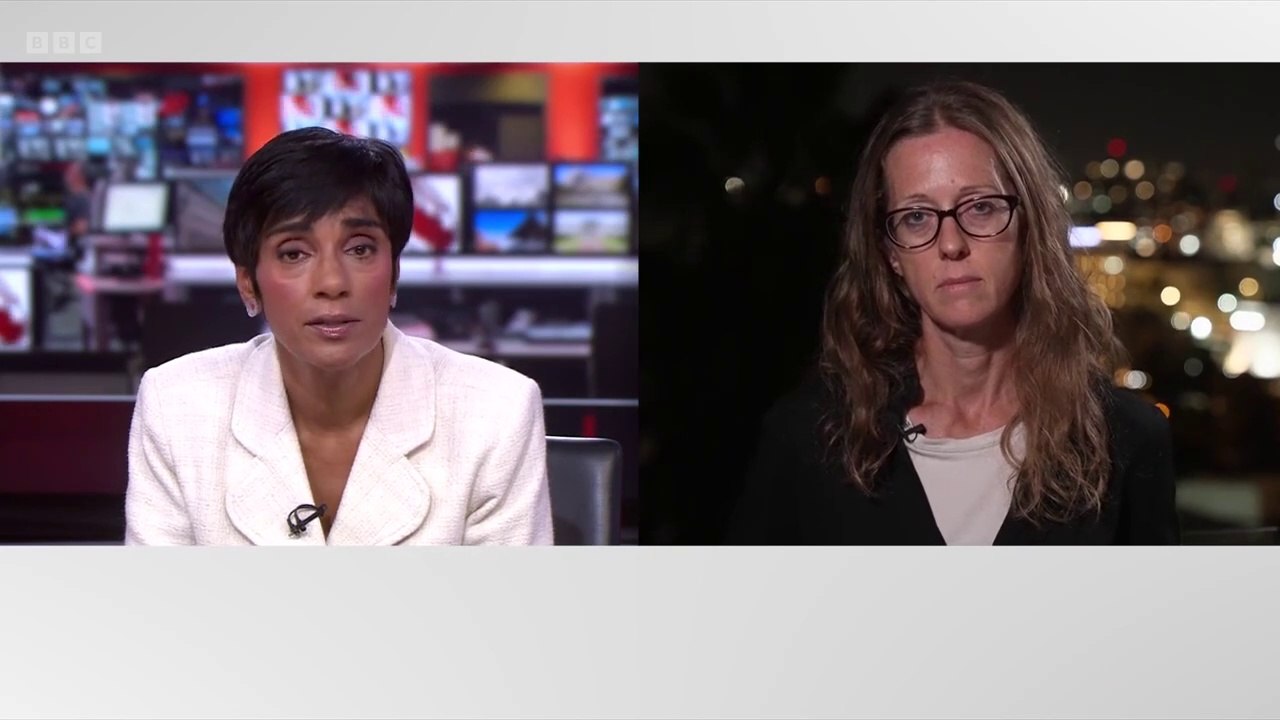 Israeli settlers burn Palestinian West Bank village in mass attack _ CCB NEWS