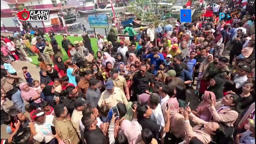 Presiden Terpilih Prabowo Sambangi Rumah Apung di Muara Angke dan Coba Lapangan Futsal