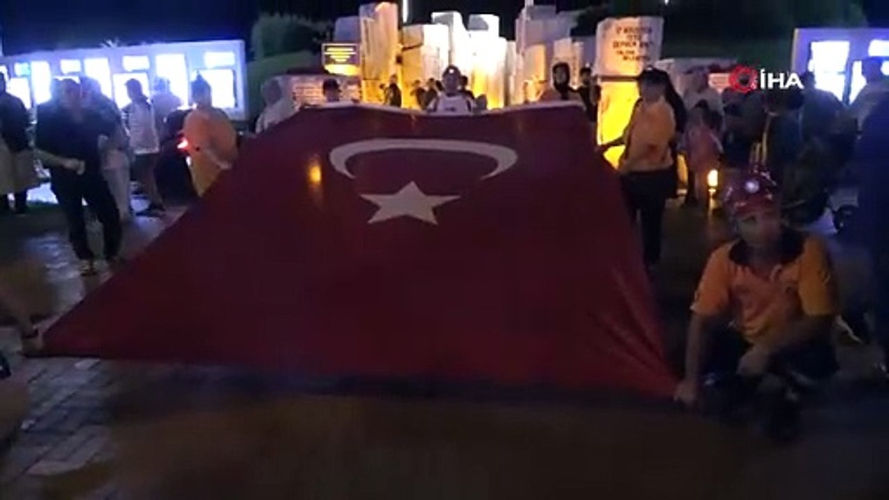 Yalova'da Marmara Depremi'nde Hayatını Kaybedenler Anıldı 