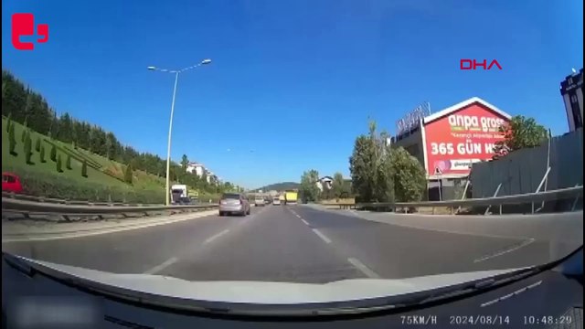 Trafikte 'yol verme' tartışması kamerada