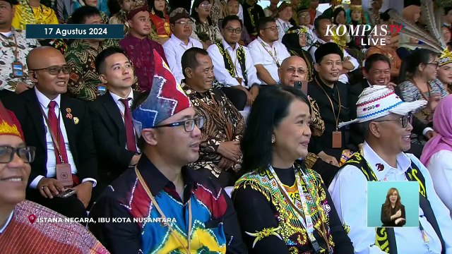 Jokowi Turun Podium Beri Selamat ke AHY & Pemenang Busana Adat Terbaik saat HUT ke-79 RI di IKN