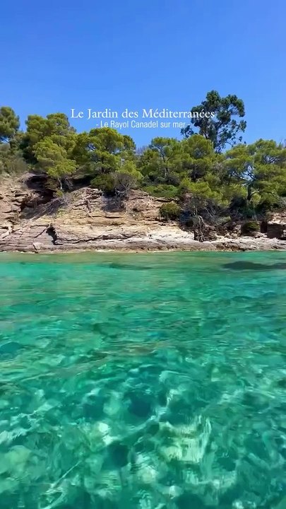 PLAGE DU FIGUIER, Le Rayol Canadel sur mer   Où ça ? Domaine du Rayol - Le jardin des Méditerranées - Le Rayol Canadel sur Mer, Var  Baignade possible  ️Parking : oui, gratuit  Accès par la mer: La crique du figuier est accessible principaleme
