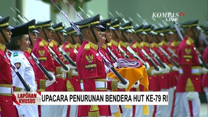 Kala Pembawa Baki Paskibraka Serahkan Bendera Merah Putih ke Presiden Joko Widodo