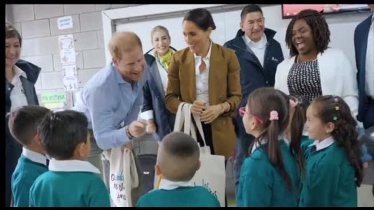 Colombia, Harry e Meghan visitano una scuola e un centro per veterani