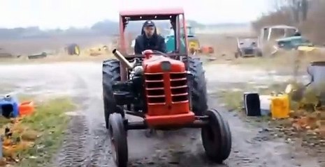 İzleyen dönüp bir daha izliyor! Bu da Ferrari’nin traktör versiyonu