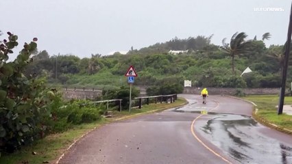 شاهد: بعد بورتوريكو .. إرنستو يضرب برمودا وسط تحذيرات من رياح قوية وفيضانات مدمرة