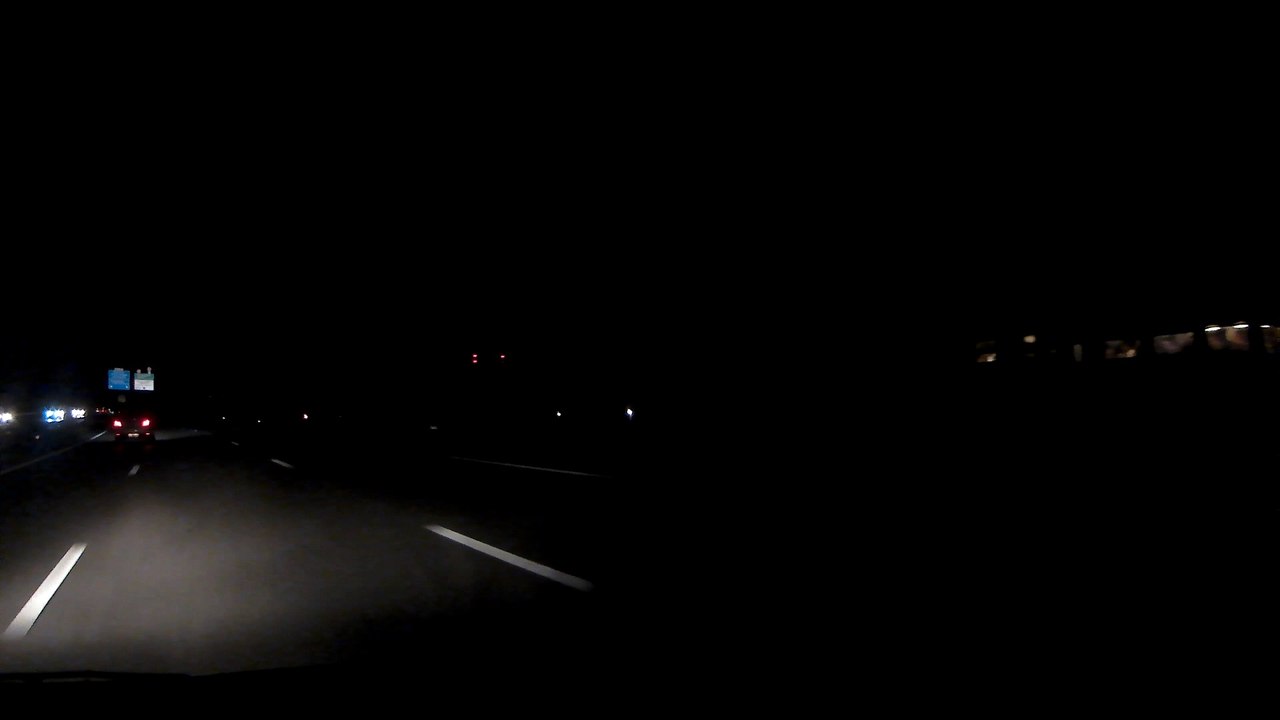 Un train dans la nuit