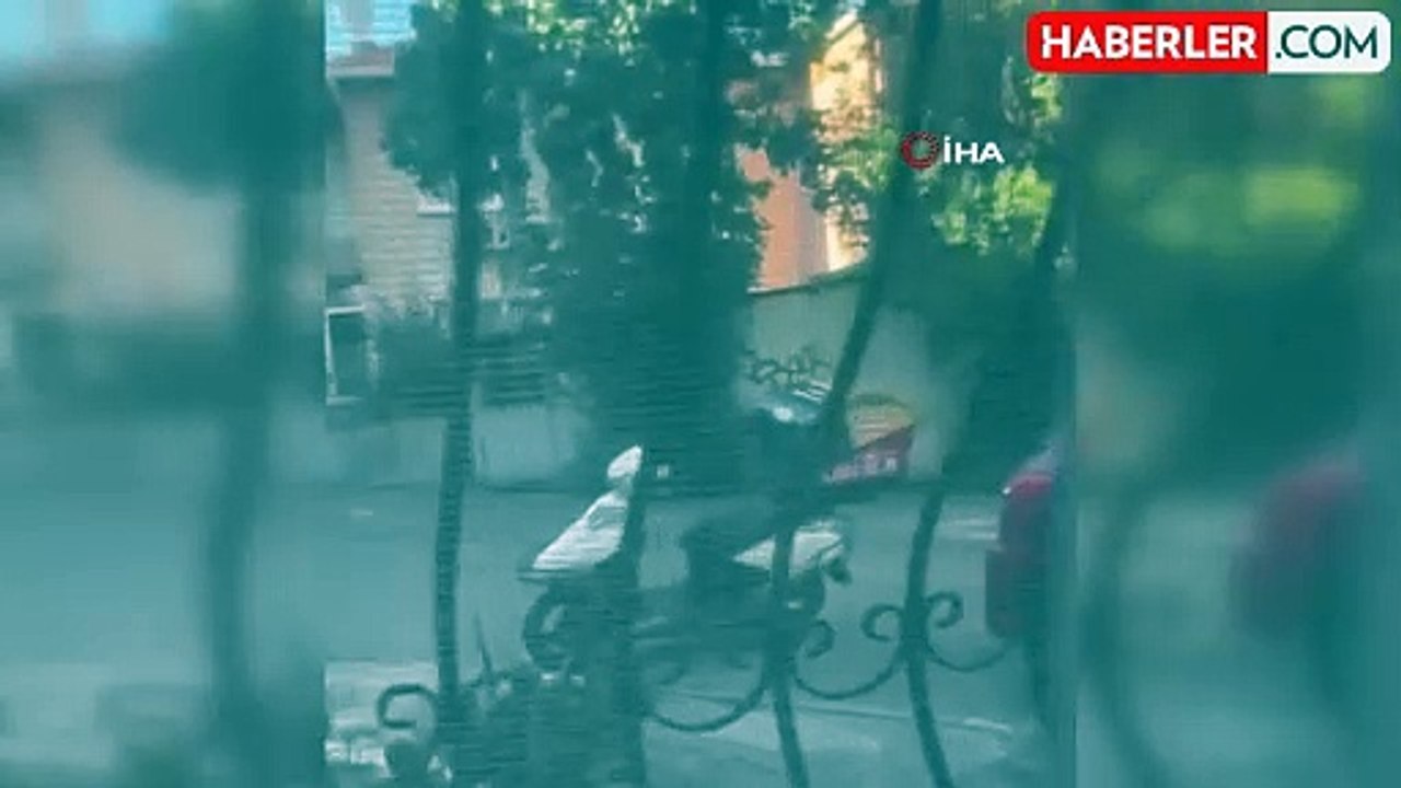 Sipariş götürdüğü genç kadının kapısından günlerce ayrılmayan kurye ayrıldı