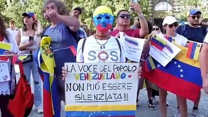 Venezuela, a Milano in piazza Castello contro Maduro
