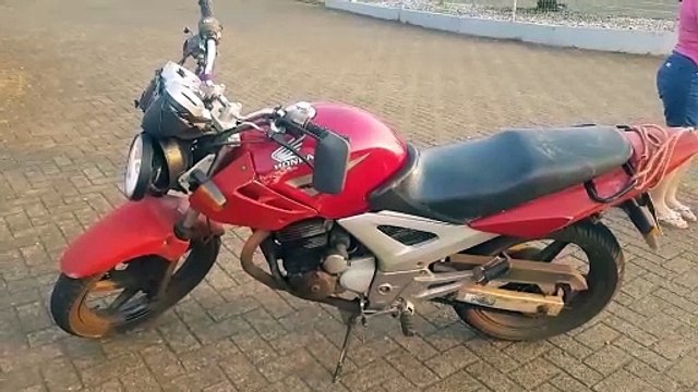 Motociclista fica em estado grave ao rampar quebra-molas e sofre queda na marginal da BR-277 em Cascavel