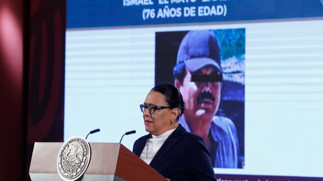 Las dudas que recaen sobre el gobierno de México alrededor de la detención del ‘Mayo’ Zambada y Joaquín Guzmán en EE. UU.