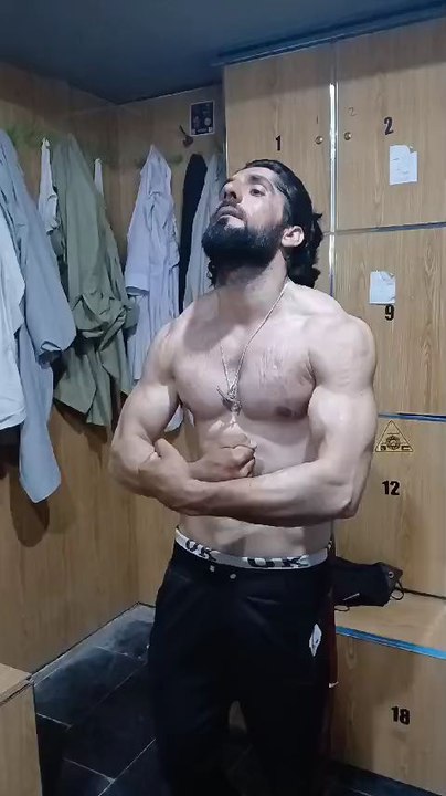 pose down
