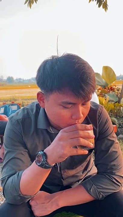 Menikmati Segelas Kopi diPagi Hari
