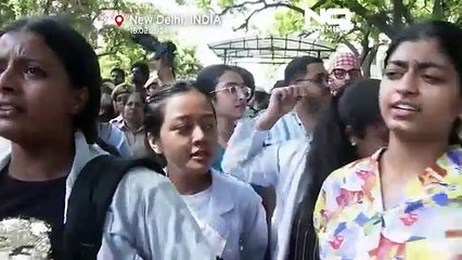 Hindistan'da sağlık çalışanları tecavüze uğrayıp öldürülen stajyer doktor için grevde