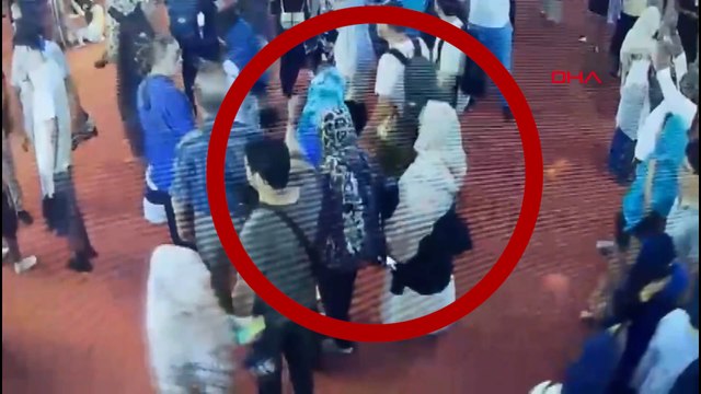 Sultanahmet Camii'nde hırsızlık: Çalan da turist mağdur olan da