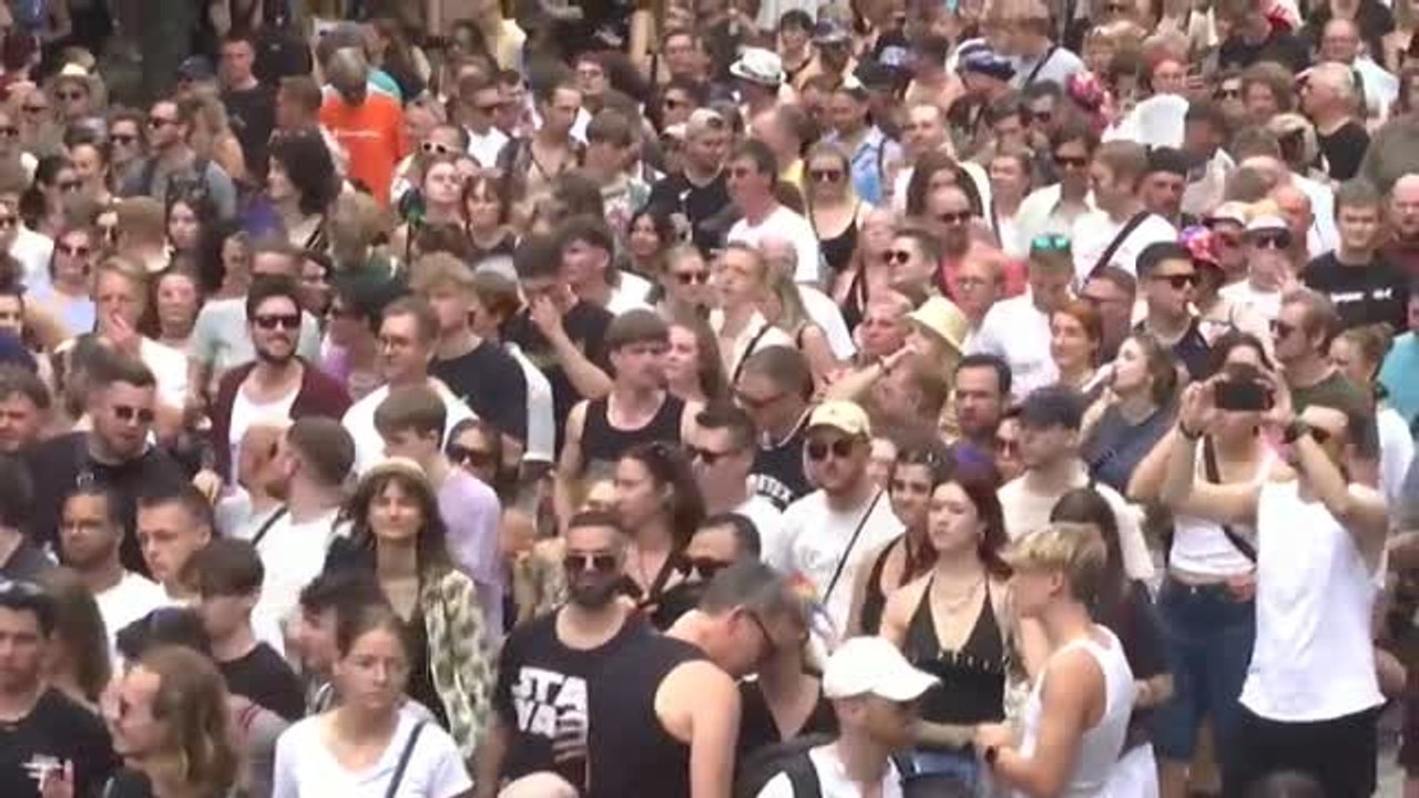 Berlín celebra la cultura tecno con una gran rave en la que participan decenas de miles de personas