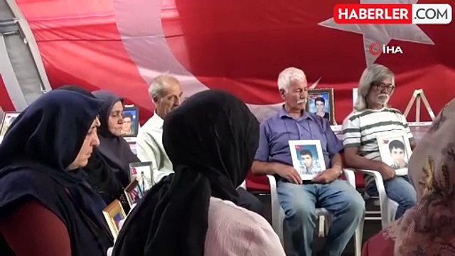 Evlat nöbetindeki babadan oğluna sitem: 'Elindeki kalemi aldılar, kalem yerine silah verdiler. Kime karşı, bana karşı'