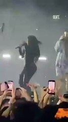 Icardi'den ayrılan Wanda Nara, ünlü şarkıcı ile dudak dudağa