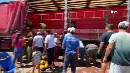 Tüketici gibi üretici de isyanda: 20 tonluk ürününü yol kenarında bedava dağıttı