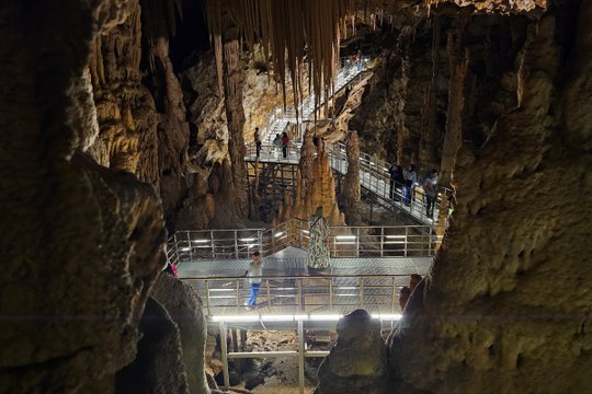 Sıcaklardan kaçış noktası: Türkiye'nin yer altı cenneti Karaca Mağarası