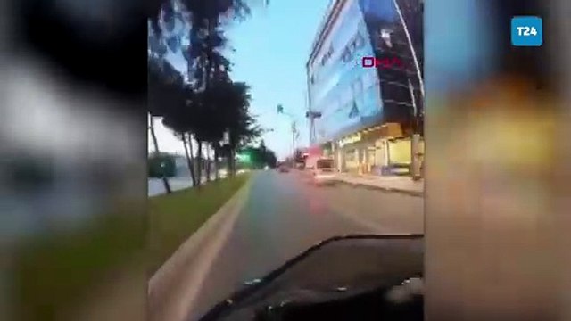 Yayaya çarpıp savrulan motosiklet metrelerce savruldu: Kaza anlarını motosiklet kamerası kaydetti