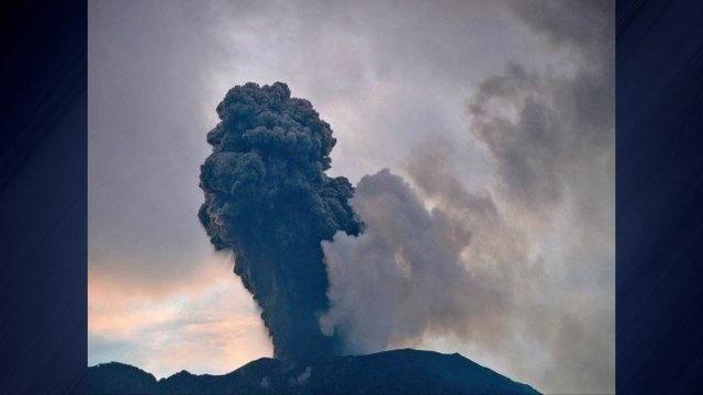 러시아 극동 강진 후 화산 폭발... 화산재 8㎞ 치솟아 / YTN