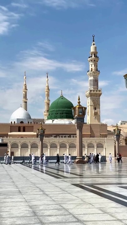 کیا بتاؤں کیا مدینہ ہے Madina