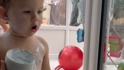 'WOW!' - Funny toddler uses newly-learned word to distract mom