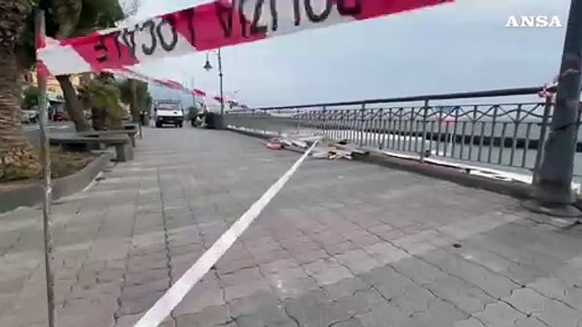 Torre del Greco, tromba d'aria danneggia stabilimenti balneari