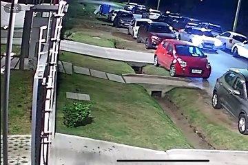 Balearon auto cuando entraba a su casa.mp4