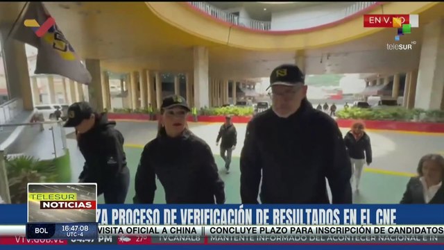 Magistrados llegan al CNE para validar las actas de las elecciones realizadas el 28 de julio en Venezuela