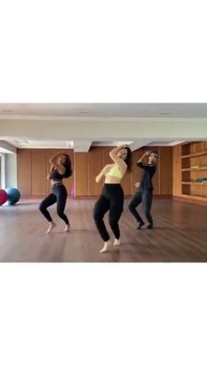 Viral, trending dance practice of tamanah bhatiya 