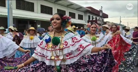 Antón realiza desfile de la Pollera Picarona