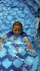 Keke In Hua n Dede In Hau Berenang