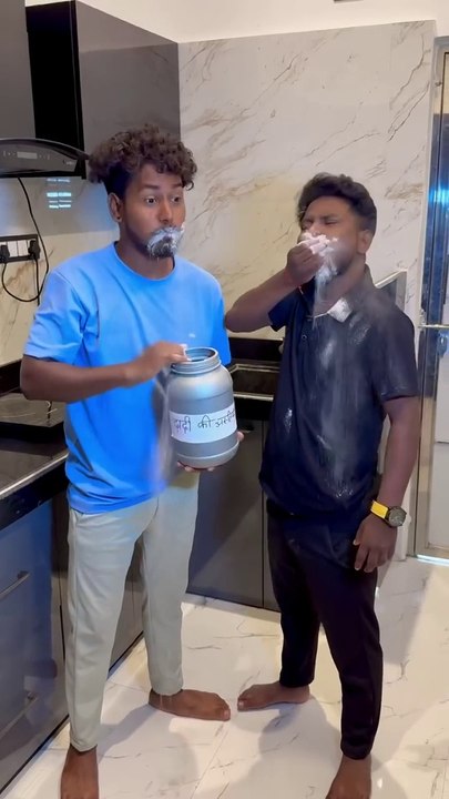 ऐ क्या खा लिया  #comedy #realfools #vikramcomedyvideo #vikramfunnyvideo #memes