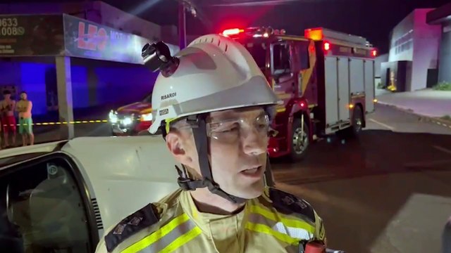 Vítimas ficam feridas após carro colidir com caminhão que transportava soda cáustica na BR-277