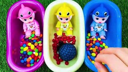 Satisfying_ASMR_l_Magic_Bathtubs_with_Rainbow_Kinetic_Sand_M_M_s___Skittles_Candy_Mixing_Cutting(360p)