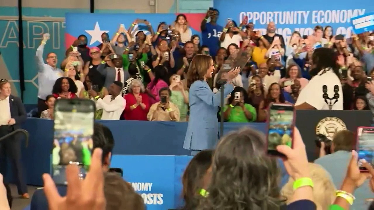 Kurz erklärt: US-Demokraten feiern Kamala Harris mit Parteitag