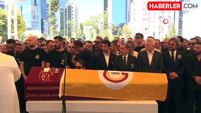 Şafak Sezer, Aydemir Akbaş'ın cenaze töreninde yaşananlara isyan etti: Dua edemedik, hiçbir şey yapamadık