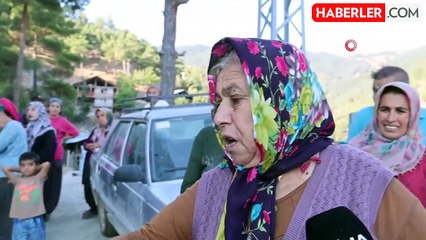 Susuz kalan köylü eşek ve katır ile su taşıyor